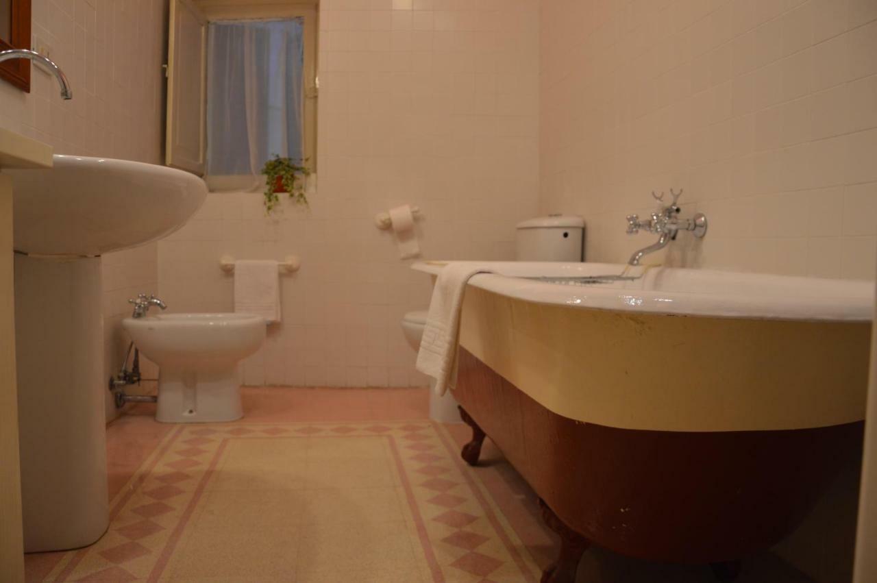Casa Ciri Bed & Breakfast Foligno Eksteriør billede